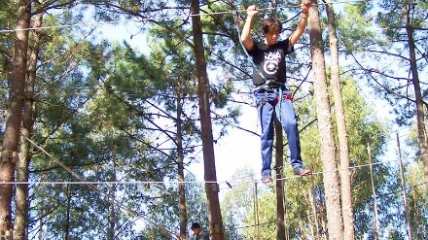 Vive una experiencia inolvidable en los Circuitos Arbóreos que Aventura Rías Baixas tiene preparados en Ecoparque Marín.