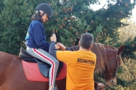 ESCOLARES: Visita etnográfica+Tiro con Arco ó Paseos a caballo